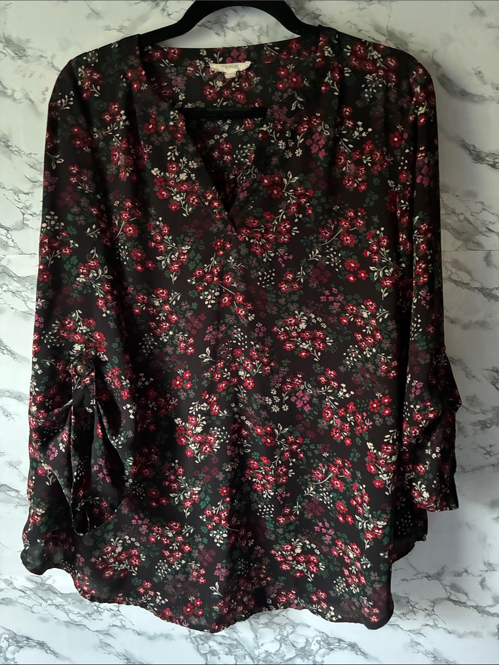 Maurices 1X Black Floral V-Neck Blouse with Red Bouquet